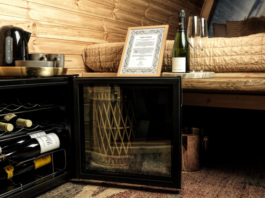 3c90762c-0e81-45cc-800f-f24d6f507a8d_large