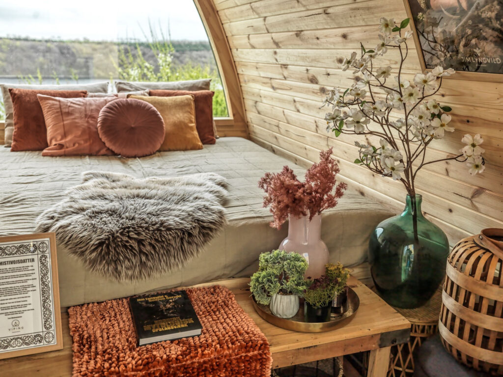 fb8f4aa2-5c43-45f9-81e9-ba997b5eb848_large